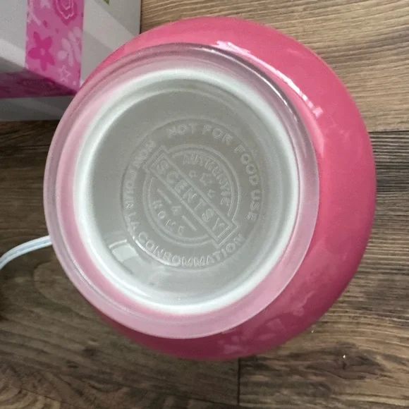 Scentsy Passion for Pink Warmer - Picture 5 of 6